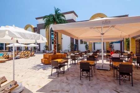 The Lumos Deluxe Resort - 14