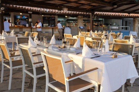 Cyprus Paphos (Pafos) Coral Beach Hotel & Resort 8 dňový pobyt All Inclusive Letecky Letisko: Bratislava July 2026 (31/07/26- 7/08/26)