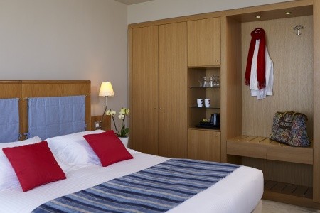 Kyma Suites Beach Hotel - 28