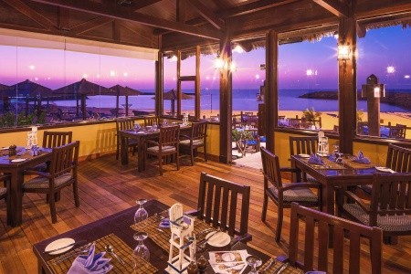 Spojené arabské emiráty Sharjah Coral Beach Resort 8 dňový pobyt Polpenzia Letecky Letisko: Varšava January 2026 (23/01/26-30/01/26)