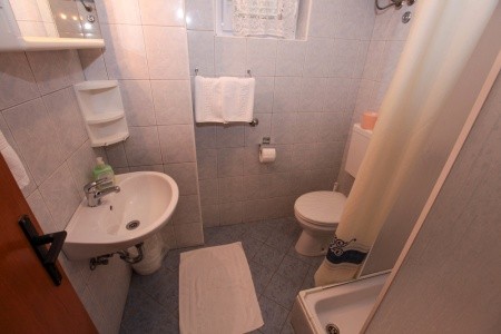Chorvátsko Makarská riviéra Apartmány Violeta 8 dňový pobyt Bez stravy Vlastná October 2026 (17/10/26-24/10/26)