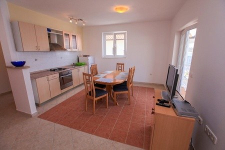 Chorvátsko Stredná Dalmácia Apartmány Aurelio 8 dňový pobyt Bez stravy Vlastná September 2026 (11/09/26-18/09/26)