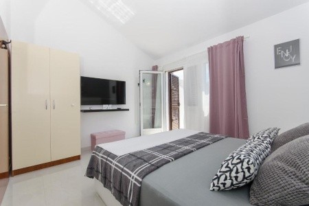 Chorvátsko Brač Apartmány Amare (Bobovišća Na Moru) 8 dňový pobyt Bez stravy Vlastná June 2026 ( 6/06/26-13/06/26)