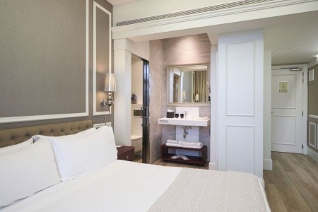 Španielsko Barcelona Catalonia Passeig De Gracia 10 dňový pobyt Raňajky Letecky Letisko: Praha October 2025 (24/10/25- 2/11/25)