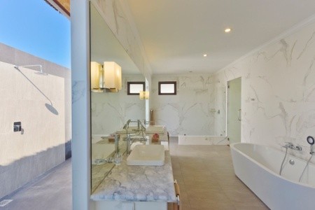 Maldivy  Dreamland Resort	(Baa Atol) 10 dňový pobyt Polpenzia Letecky Letisko: Praha September 2025 (11/09/25-20/09/25)