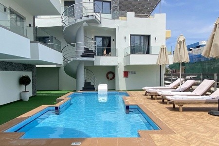 Romanias Apartments