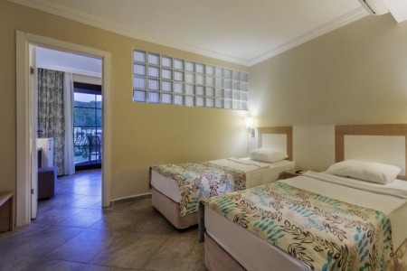 Green Bay Resort & Spa - 87