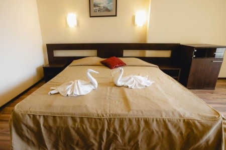 Bulharsko Slnečné Pobrežie Sun Palace 15 dňový pobyt All Inclusive Letecky Letisko: Košice July 2026 (14/07/26-28/07/26)