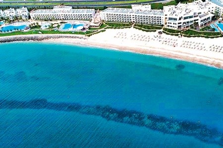 Spojené arabské emiráty Fujairah Radisson Blu Fujairah 10 dňový pobyt Plná penzia Letecky Letisko: Praha January 2026 ( 6/01/26-15/01/26)