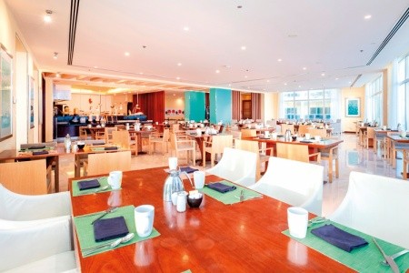 Spojené arabské emiráty Fujairah Radisson Blu Fujairah 10 dňový pobyt Plná penzia Letecky Letisko: Praha January 2026 ( 6/01/26-15/01/26)