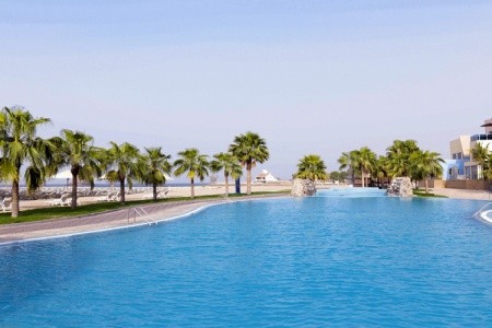 Spojené arabské emiráty Fujairah Radisson Blu Fujairah 10 dňový pobyt Plná penzia Letecky Letisko: Praha January 2026 ( 6/01/26-15/01/26)