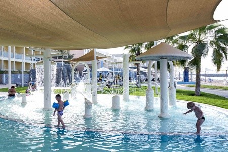 Spojené arabské emiráty Fujairah Radisson Blu Fujairah 10 dňový pobyt Plná penzia Letecky Letisko: Praha January 2026 ( 6/01/26-15/01/26)