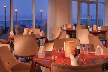 Spojené arabské emiráty Fujairah Radisson Blu Fujairah 10 dňový pobyt Plná penzia Letecky Letisko: Praha January 2026 ( 6/01/26-15/01/26)