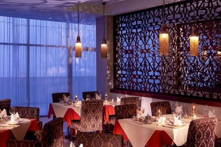 Spojené arabské emiráty Fujairah Radisson Blu Fujairah 10 dňový pobyt Plná penzia Letecky Letisko: Praha January 2026 ( 6/01/26-15/01/26)