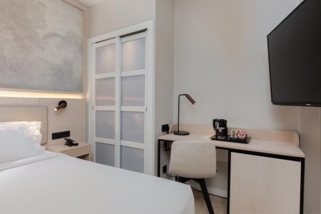 Španielsko Barcelona Vilamari 13 dňový pobyt Raňajky Letecky Letisko: Praha October 2025 (31/10/25-12/11/25)