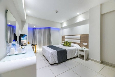 Tasia Maris Sands - 8