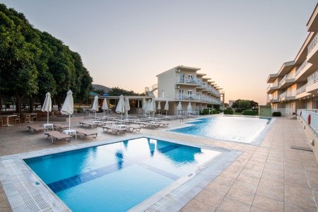 Chrissy's Paradise - 40