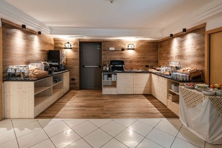 Hotel & Garni Meledrio - 9