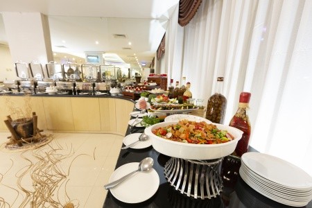 Spojené arabské emiráty Sharjah Nova Park Hotel 8 dňový pobyt Polpenzia Letecky Letisko: Viedeň October 2025 ( 3/10/25-10/10/25)