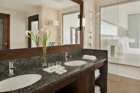 Spojené arabské emiráty Dubaj Ja Ocean View Hotel Jumeirah Beach 8 dňový pobyt Raňajky Letecky Letisko: Praha June 2026 ( 3/06/26-10/06/26)