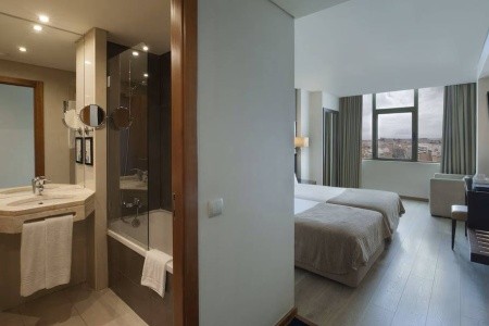 Portugalsko Lisabon Turim Alameda 4 dňový pobyt Raňajky Letecky Letisko: Viedeň February 2026 ( 4/02/26- 7/02/26)