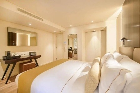 Portugalsko Lisabon Moon & Sun Lisboa 5 dňový pobyt Raňajky Letecky Letisko: Viedeň February 2026 ( 7/02/26-11/02/26)