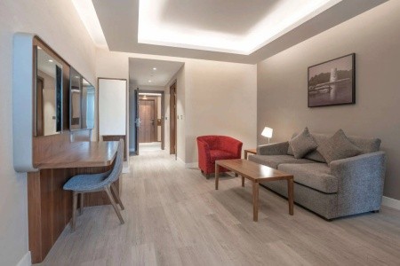 Spojené arabské emiráty Ras Al Khaimah Radisson Resort Ras Al Khaimah Marjan Island 6 dňový pobyt Raňajky Letecky Letisko: Praha February 2026 ( 9/02/26-14/02/26)