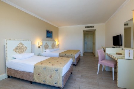 Turecko Turecká riviéra Crystal Admiral Resort & Spa 7 dňový pobyt Ultra All inclusive Letecky Letisko: Praha June 2026 ( 5/06/26-11/06/26)