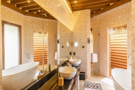 Mercure Maldives Kooddoo Resort - 10