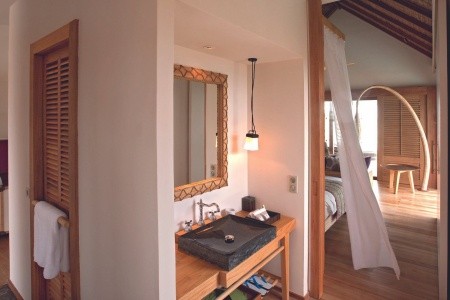 Constance Moofushi - 10