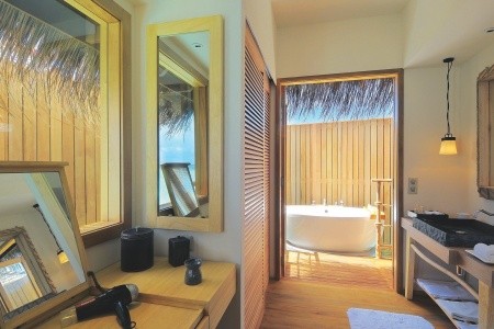 Constance Moofushi - 11