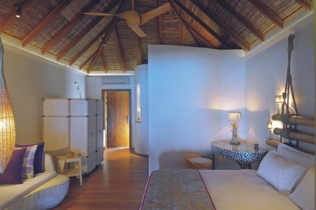 Constance Moofushi - 15