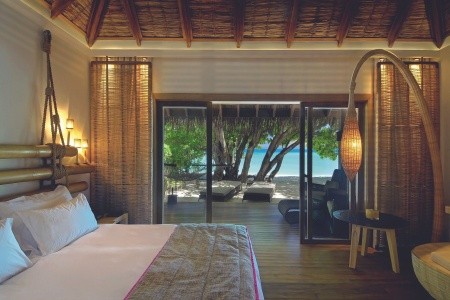 Constance Moofushi - 16