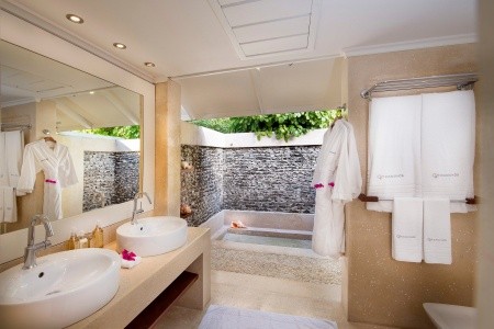 Diamonds Thudufushi Beach & Water Villas - 17