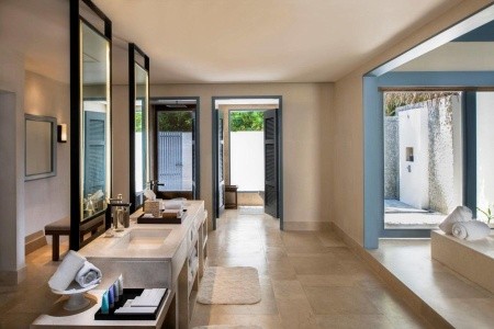 Maldivy  Raffles Maldives Meradhoo Resort 13 dňový pobyt Polpenzia Letecky Letisko: Praha February 2026 (27/02/26-11/03/26)