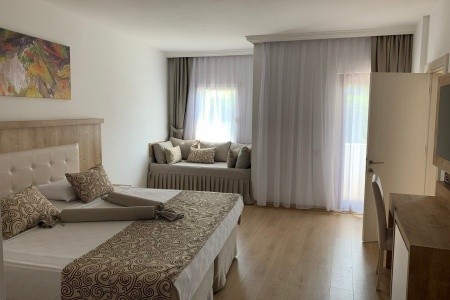 Cesars Resort Side - 9