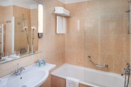 Slovensko Západné Slovensko Thermia Palace Ensana Health Spa 8 dňový pobyt Polpenzia Vlastná November 2025 (19/11/25-26/11/25)