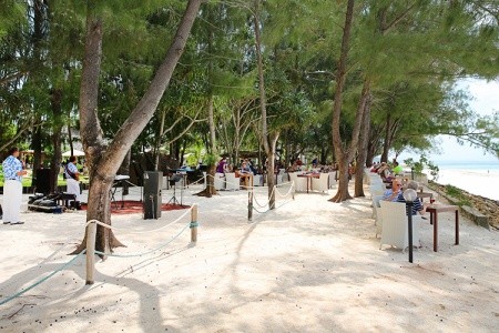 Zanzibar Kiwengwa Bluebay Beach Resort & Spa 8 dňový pobyt Polpenzia Letecky Letisko: Praha January 2026 (31/01/26- 7/02/26)