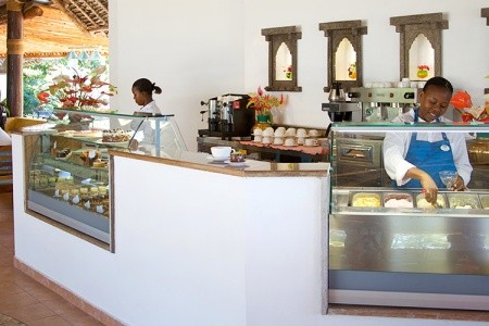 Zanzibar Kiwengwa Bluebay Beach Resort & Spa 8 dňový pobyt Polpenzia Letecky Letisko: Praha January 2026 (31/01/26- 7/02/26)