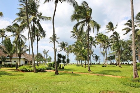 Zanzibar Kiwengwa Bluebay Beach Resort & Spa 8 dňový pobyt Polpenzia Letecky Letisko: Praha January 2026 (31/01/26- 7/02/26)