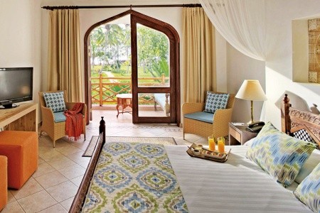 Zanzibar Kiwengwa Bluebay Beach Resort & Spa 8 dňový pobyt Polpenzia Letecky Letisko: Praha January 2026 (31/01/26- 7/02/26)