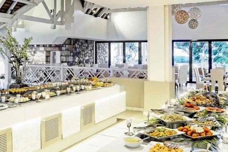 Maurícius  Radisson Blu Azuri Resort & Spa (Roches Noires) 12 dňový pobyt Polpenzia Letecky Letisko: Praha April 2027 ( 6/04/27-17/04/27)