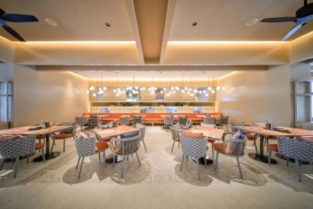 Thajsko Phuket Centara Karon Resort 8 dňový pobyt Raňajky Letecky Letisko: Viedeň February 2026 (26/02/26- 5/03/26)