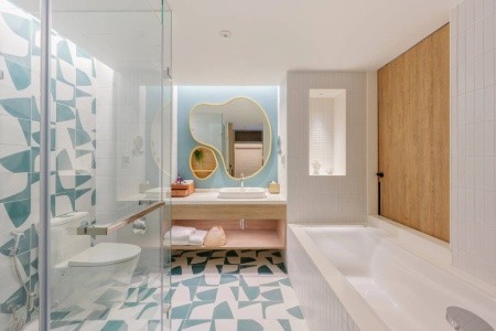 Thajsko Phuket Centara Karon Resort 8 dňový pobyt Raňajky Letecky Letisko: Viedeň February 2026 (26/02/26- 5/03/26)