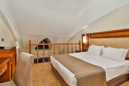 Crystal Prestige Elite (Ex. Le Chateau De Prestige) - 12