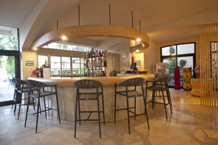 Španielsko Mallorca Bahía Pollensa Aparthotel 7 dňový pobyt Raňajky Letecky Letisko: Viedeň July 2026 (29/07/26- 4/08/26)