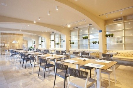 Španielsko Mallorca Bahía Pollensa Aparthotel 7 dňový pobyt Raňajky Letecky Letisko: Viedeň July 2026 (29/07/26- 4/08/26)