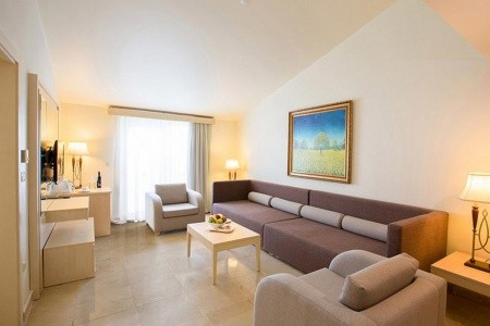 Paloma Perissia - 18