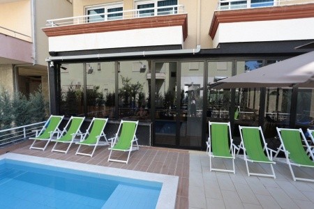 Albánie, Durrës, Alvin Comfort, za <span>13.849</span> Kč