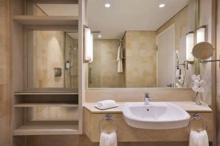 Spojené arabské emiráty Abu Dhabi Beach Rotana Hotel & Tower 6 dňový pobyt Polpenzia Letecky Letisko: Praha September 2026 (15/09/26-20/09/26)